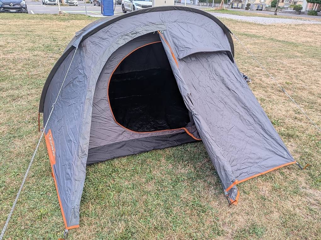 Tende : Zelt Quechua T3 ultralight Pro – Usato da Rapperswil SG venduto da boatix 3