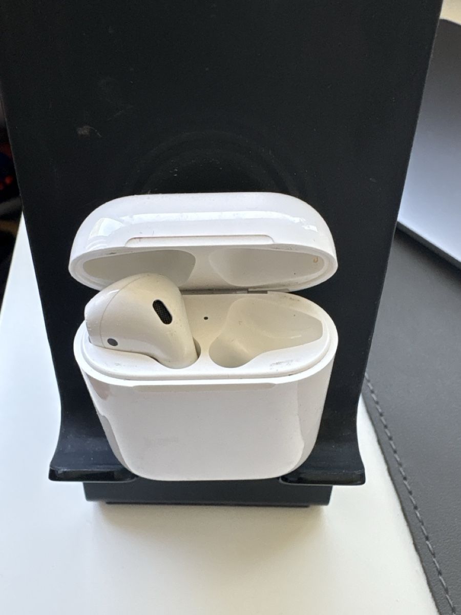 Apple Cuffie: Airpod mit Ladestation – Usato da Luchsingen venduto da MaggioDonato 1