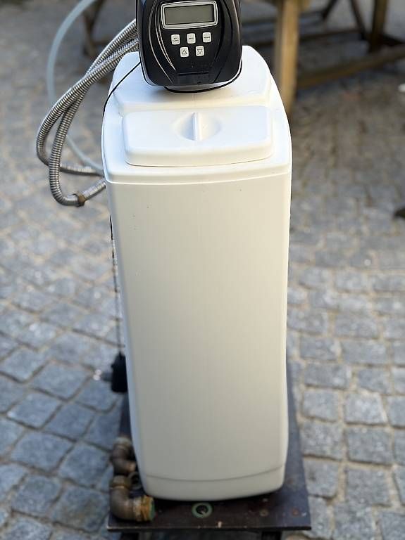 Sanitari: Wasser Enthärtungsanlage Swisskalk – Usato da Zug venduto da Riedi2 3