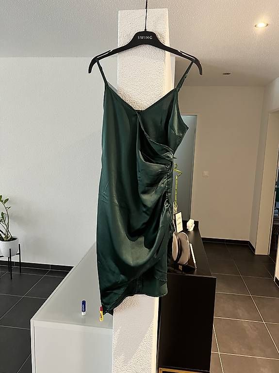 Robes: Kleid Grösse 36 – D'occasion à Bettlach par Swiss-2016