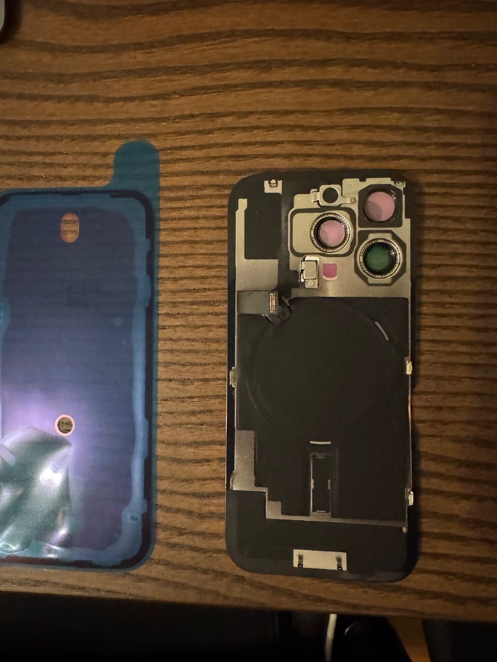 Apple Telefoni cellulari / Smartphones: iPhone 16 Pro Rückseite mit NFC, Wireless Charging, Blitz – Difettoso da Emmenbrücke venduto da WorldofTech 1