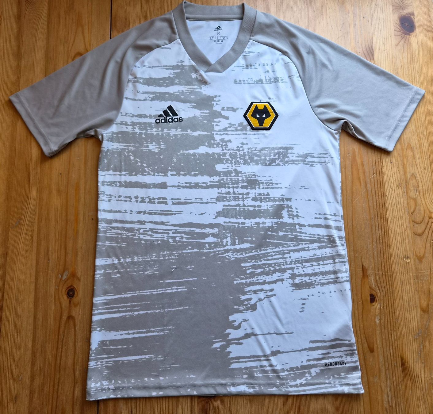 Maillots de corps & Pantalons: Wolverhampton Wanderers Trainingsshirt adidas Gr. S Wolves – Neuf (Voir description) à Hägglingen par United-Village-Trade