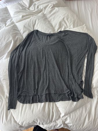 Haut Brandy Melville gris col en V taille unique bon état