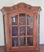 Klassische Wandvitrine / Hängeschrank 
