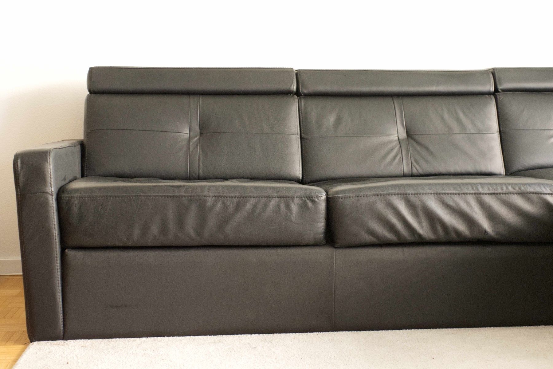 Divani: Hochwertige schwarze Ledercouch mit Schlaffunktion – Usato da Wattwil venduto da jen_8mz5 1