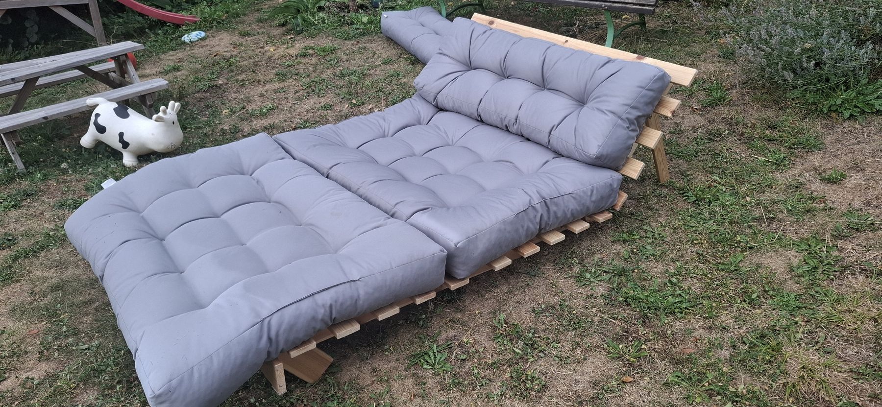 Chaises longues: Outdoor sofa lit – D'occasion à Evilard par Superhiks01