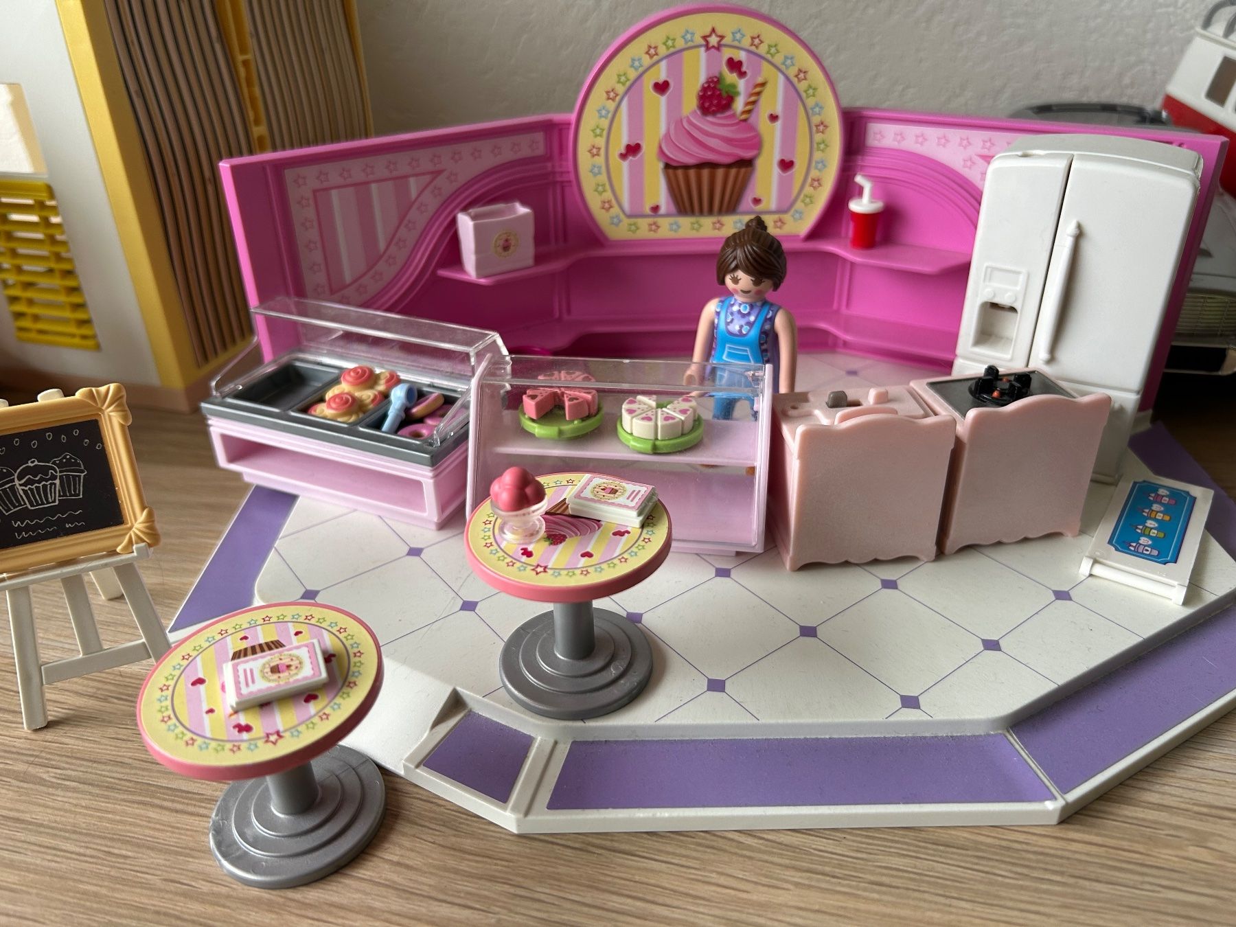 Playmobil Giocattoli: PLAYMOBIL DONUT STORE – Usato da Gockhausen venduto da CaroQ 1