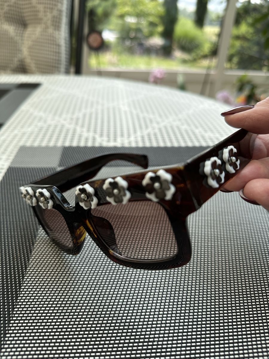 Occhiali & Lenti: Vintage Sonnenbrille mit Blumenmuster – Usato da Luzern venduto da ariazalea 2