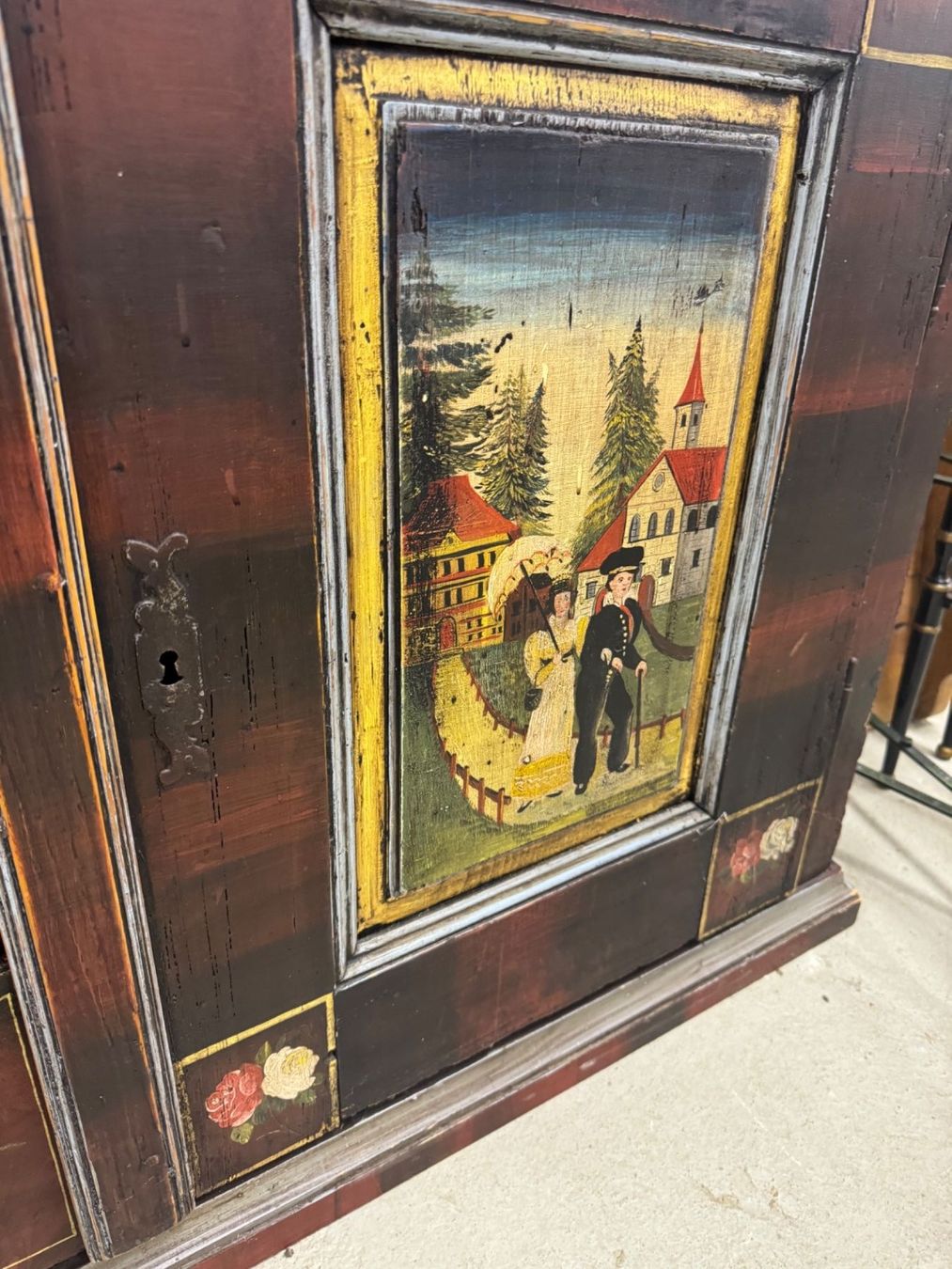 Armadi: Mid-19th Century Hand-Painted Cupboard – Usato da Gsteig b. Gstaad venduto da Auctionly 4