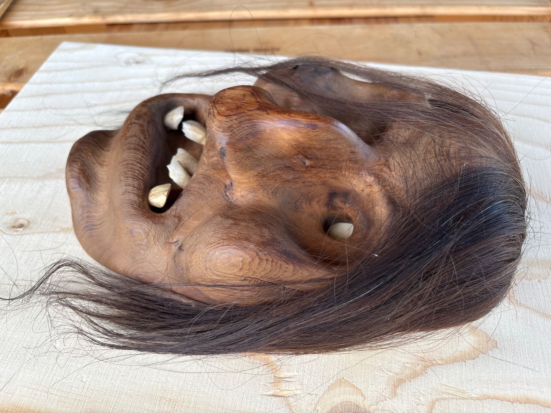 Autres antiquités ou arts: schöne alte Walliser Holzmaske – D'occasion à Feldbach par Olive1 5