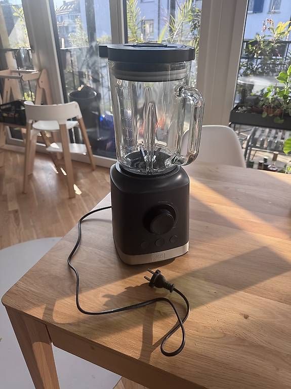 Elettrodomestici da cucina: Black & Decker Mixer (Standmixer) – Usato da Zürich venduto da Barbora.Ko