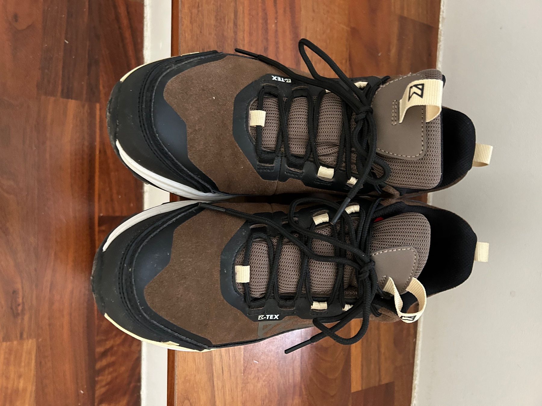 Scarpe da uomo: Outdoorschuhe Wandersche Kastinger Gr. 41 – Usato da Eglisau venduto da loumops