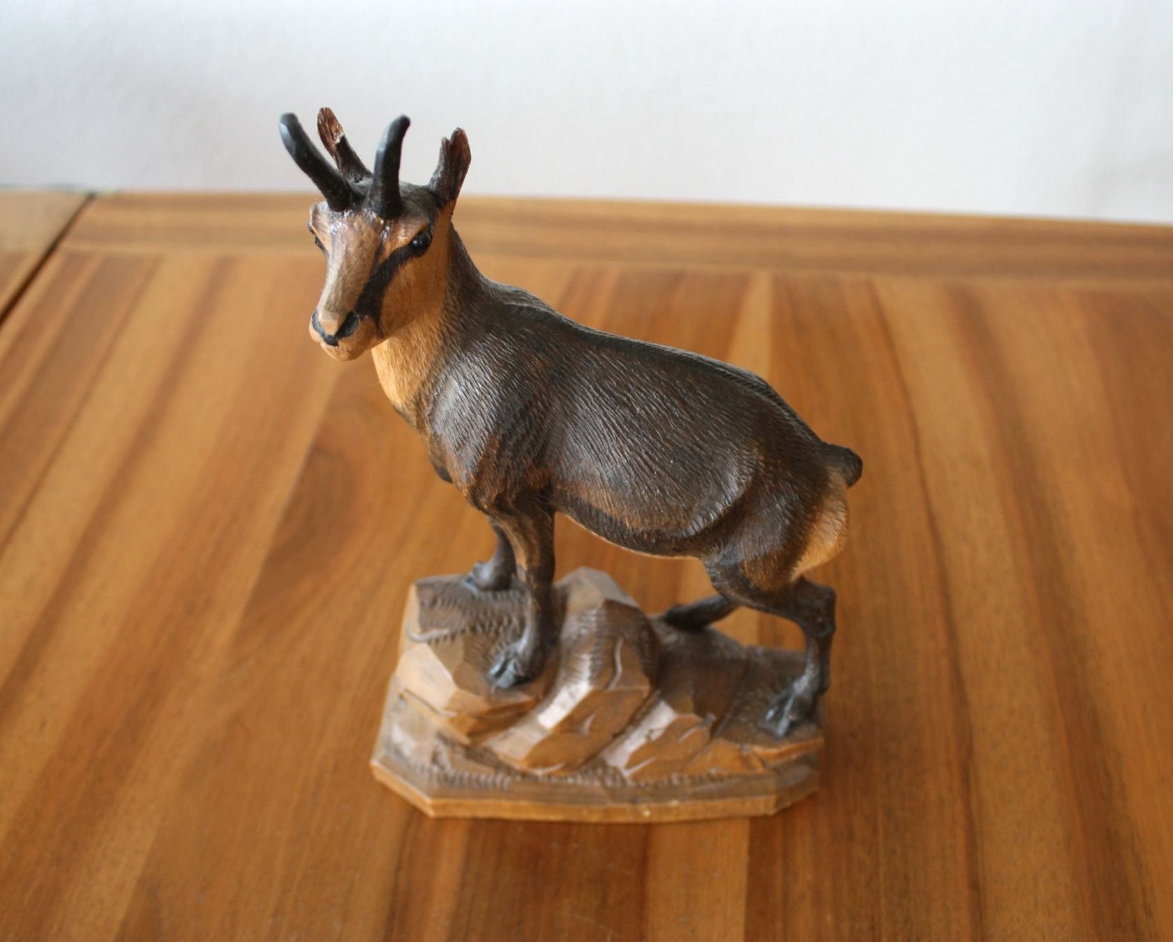 Statuette: geschnitzte Holzgämse    Brienzer Schnitzerei – Usato da Spiez venduto da Trollius09 1