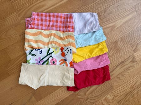 Mädchen Kleiderpaket Grösse 98/104 – 9 T-Shirts 9 Shorts