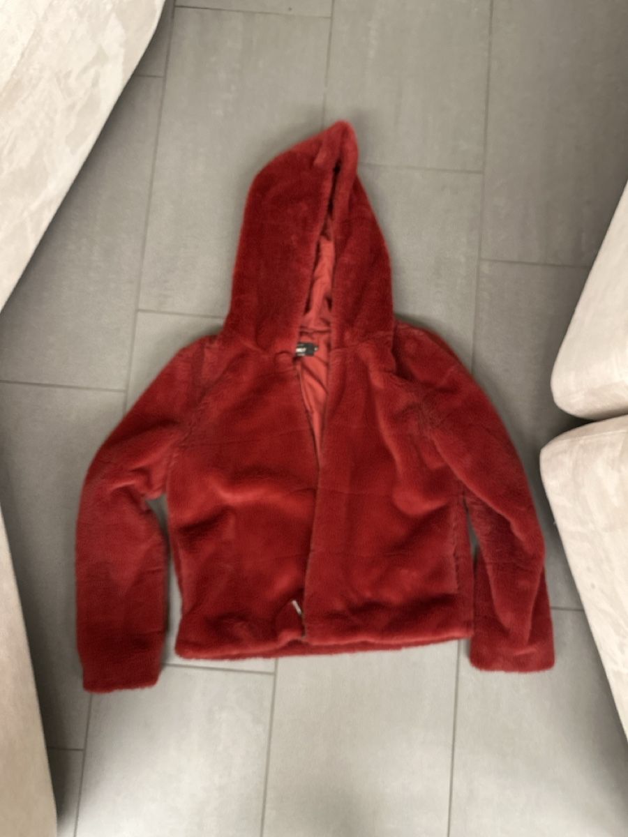Only Giacche: Rote Kuscheljacke von ONLY, Grösse M – Usato da Endingen venduto da SinaPJ