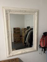 Miroir mural rectangulaire avec cadre blanc baroque