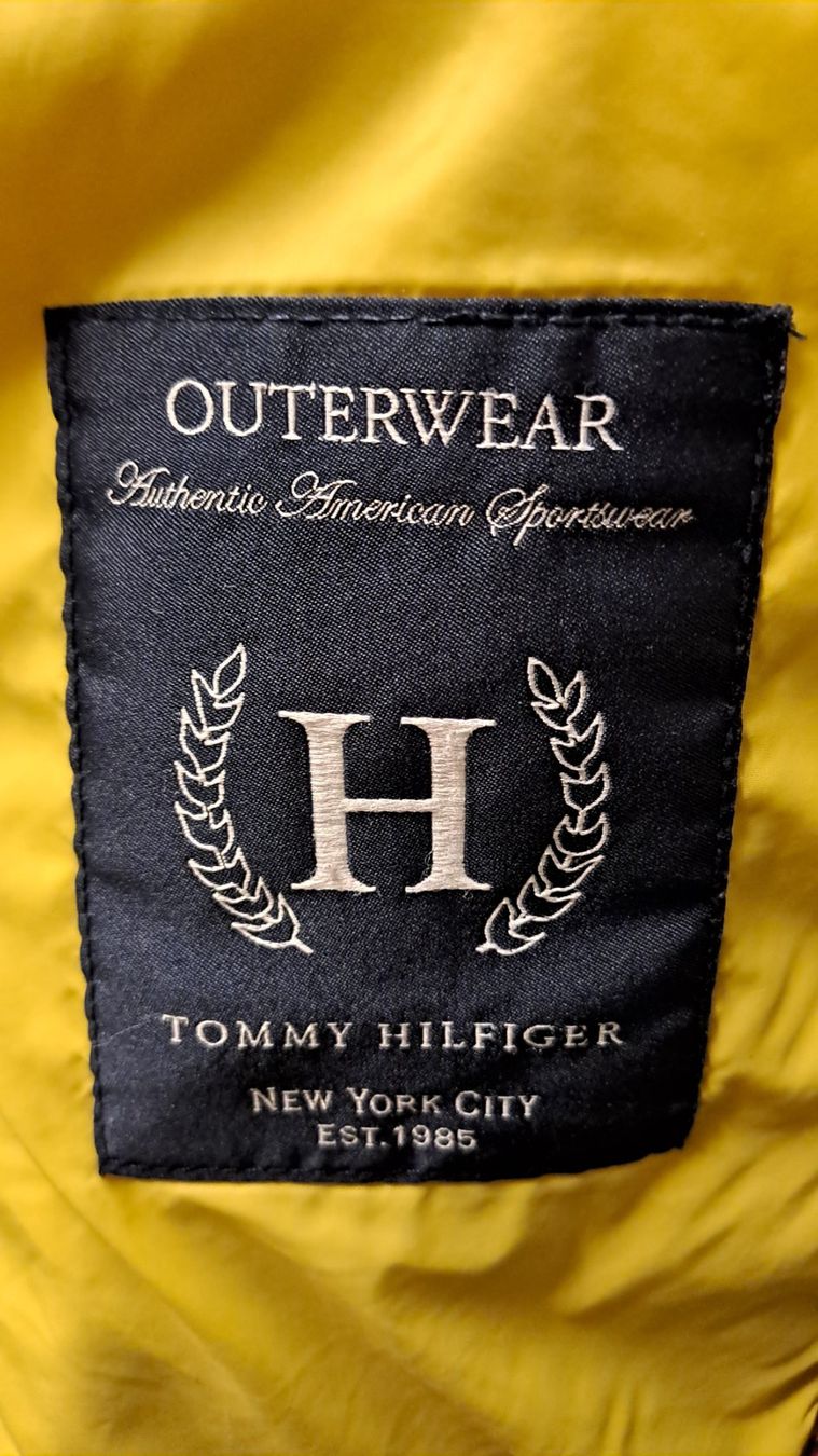 Tommy Hilfiger Giacche: Doudoune jaune à capuche Tommy Hilfiger, taille M – Usato da Rolle venduto da Loutre84 8