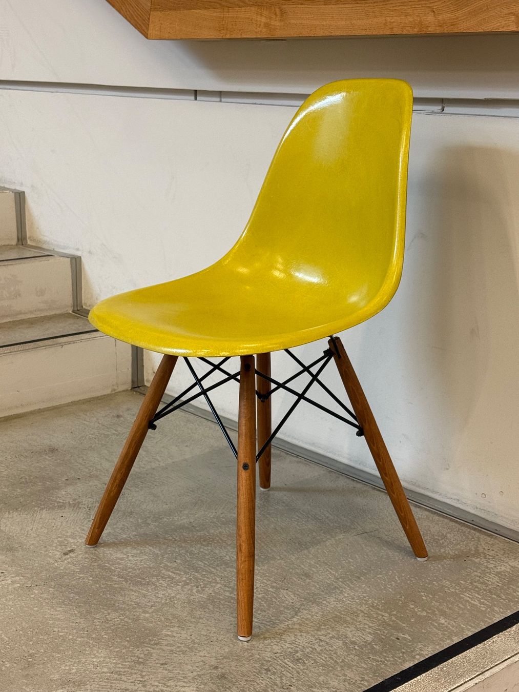 Herman Miller Stühle: Herman Miller Vitra Eames Sidechair Lemon – Gebraucht aus Thalwil von Catha10 1