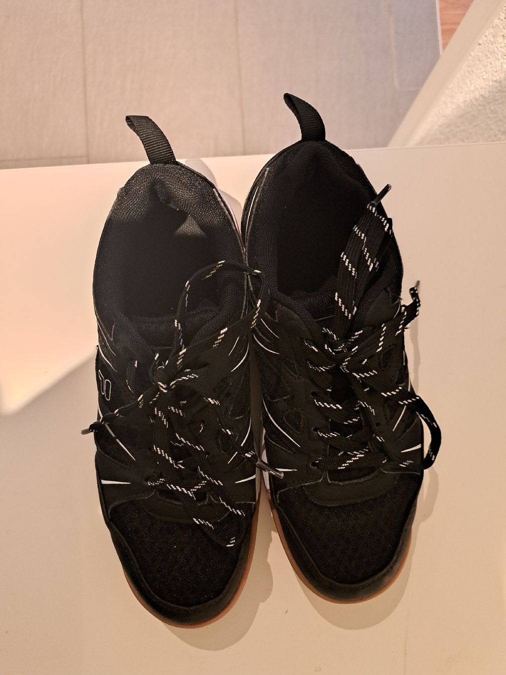 Scarpe da uomo: Hallenschuh Gr. 37 – Usato da Nürensdorf venduto da Janinejuli