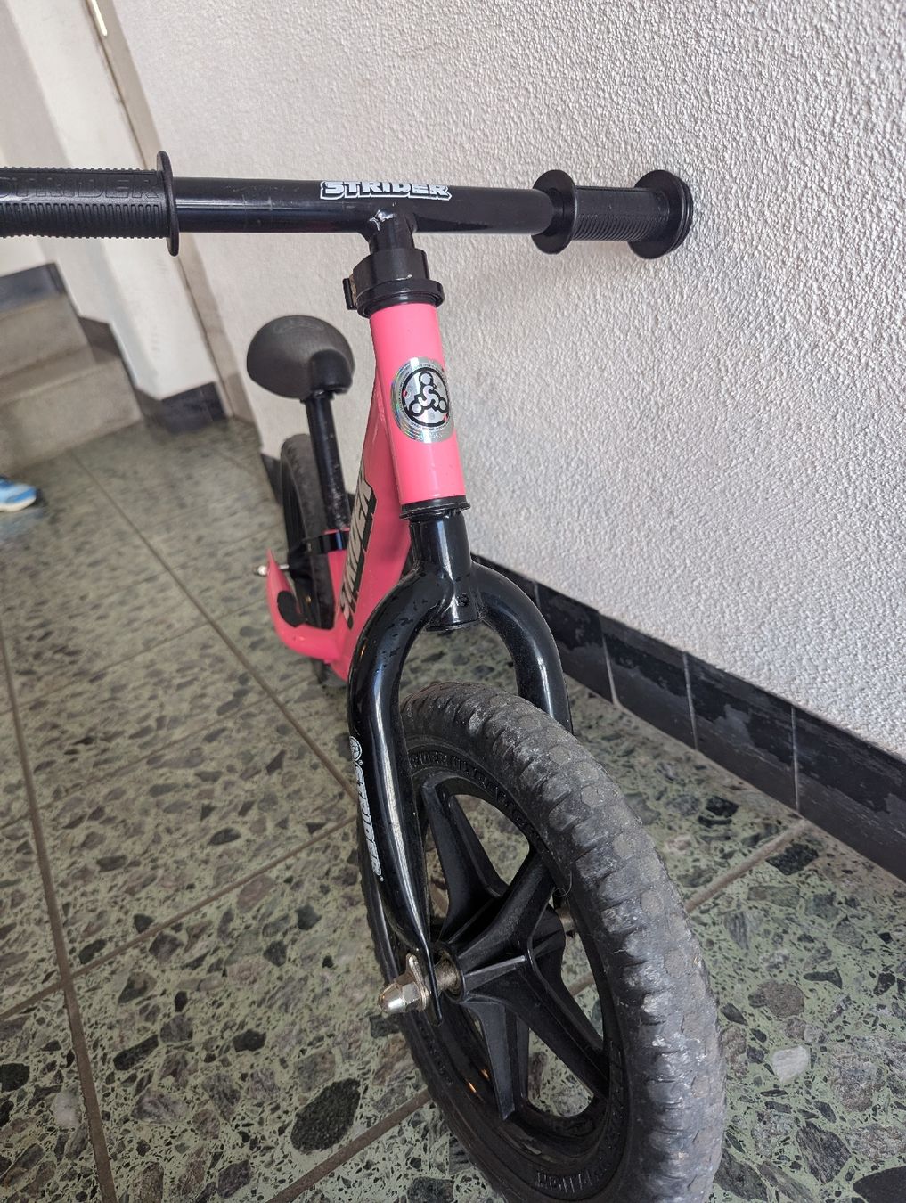 Veicoli per bambini: Strider 12 Sport Laufrad Rosa – Usato da Steinmaur venduto da Ottelo 1