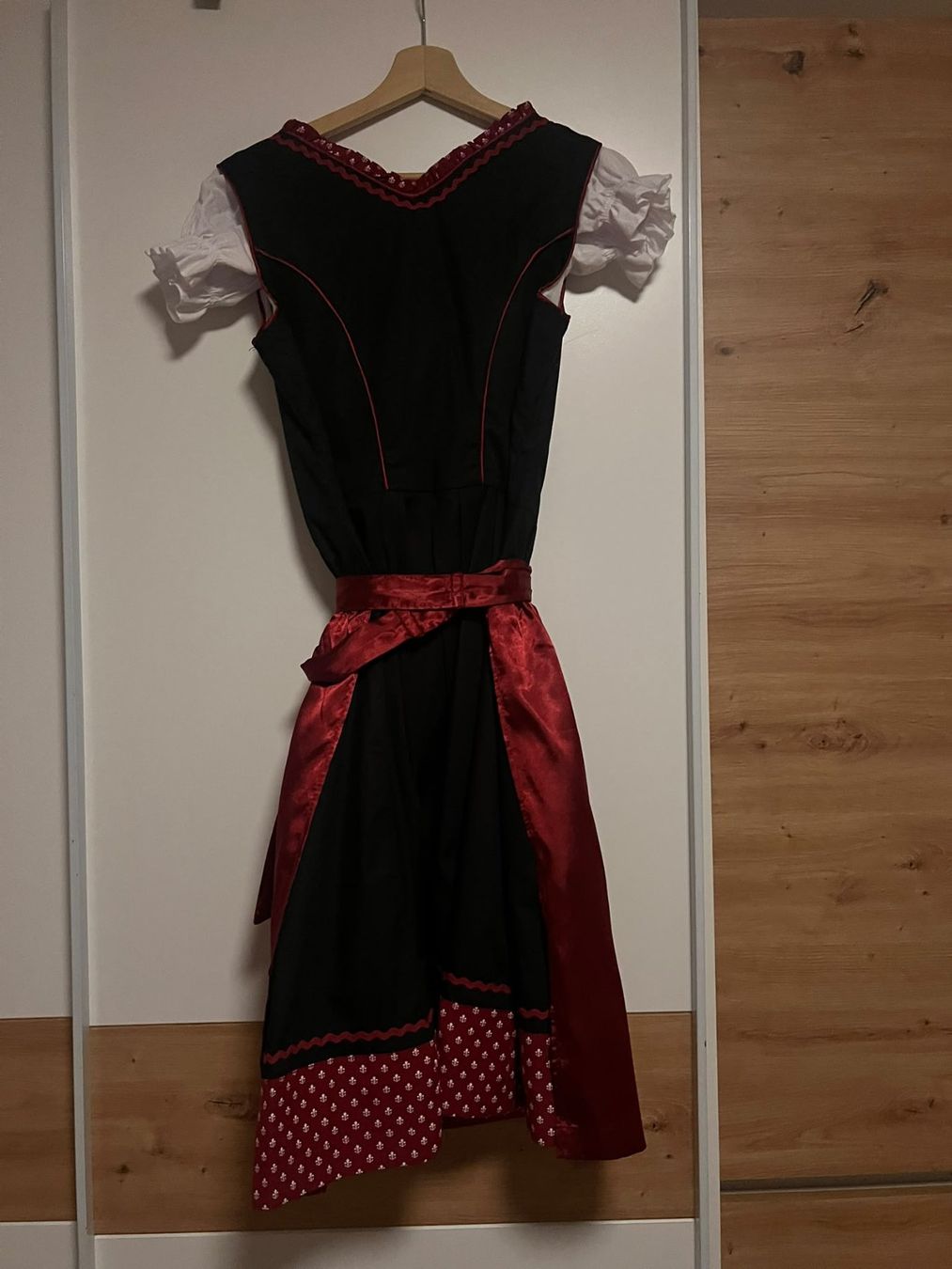 Robes: Dirndl Grösse 40 – D'occasion à Rothenburg par sven970 1