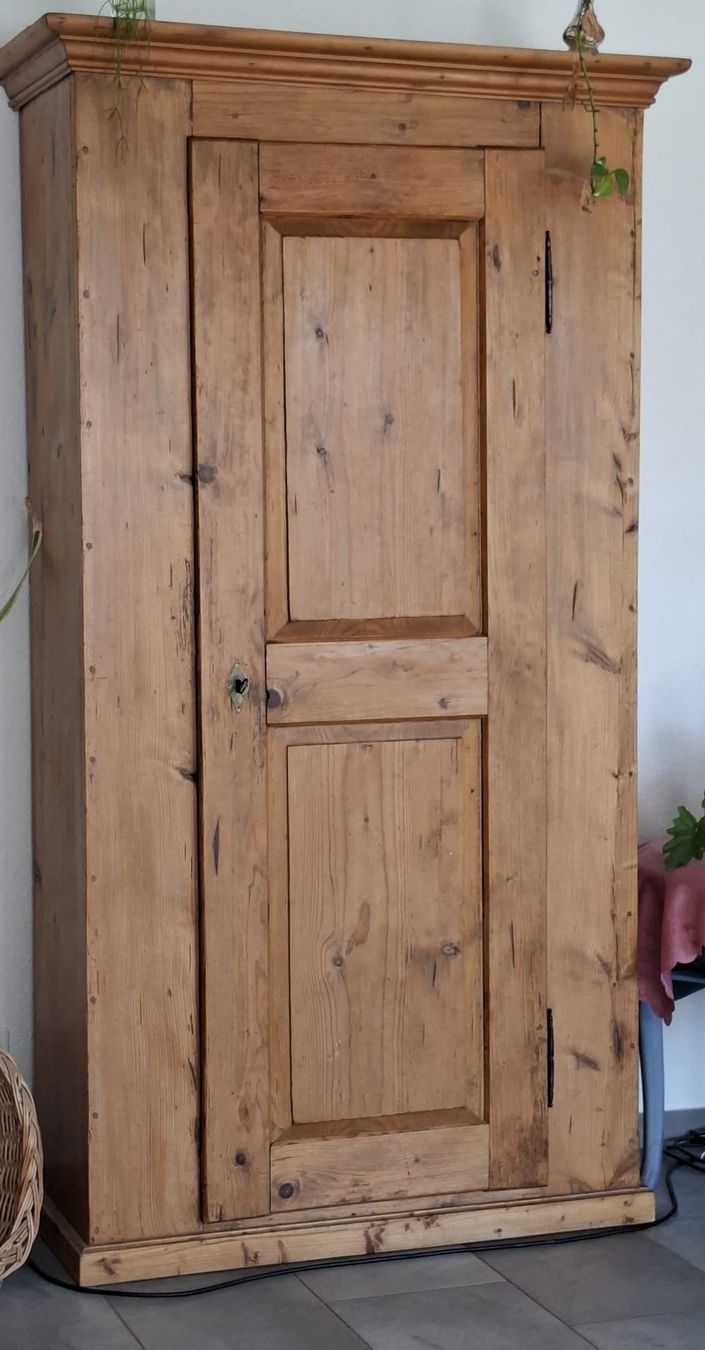 Schränke: Tannen Holz Schrank – Gebraucht aus Bellach von mas_hqw8