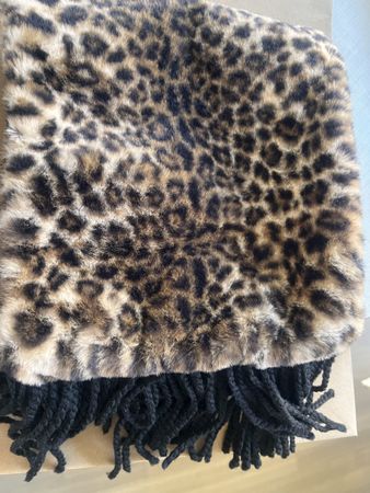 Intrend sciarpa leopardata effetto pelliccia – nuova con car