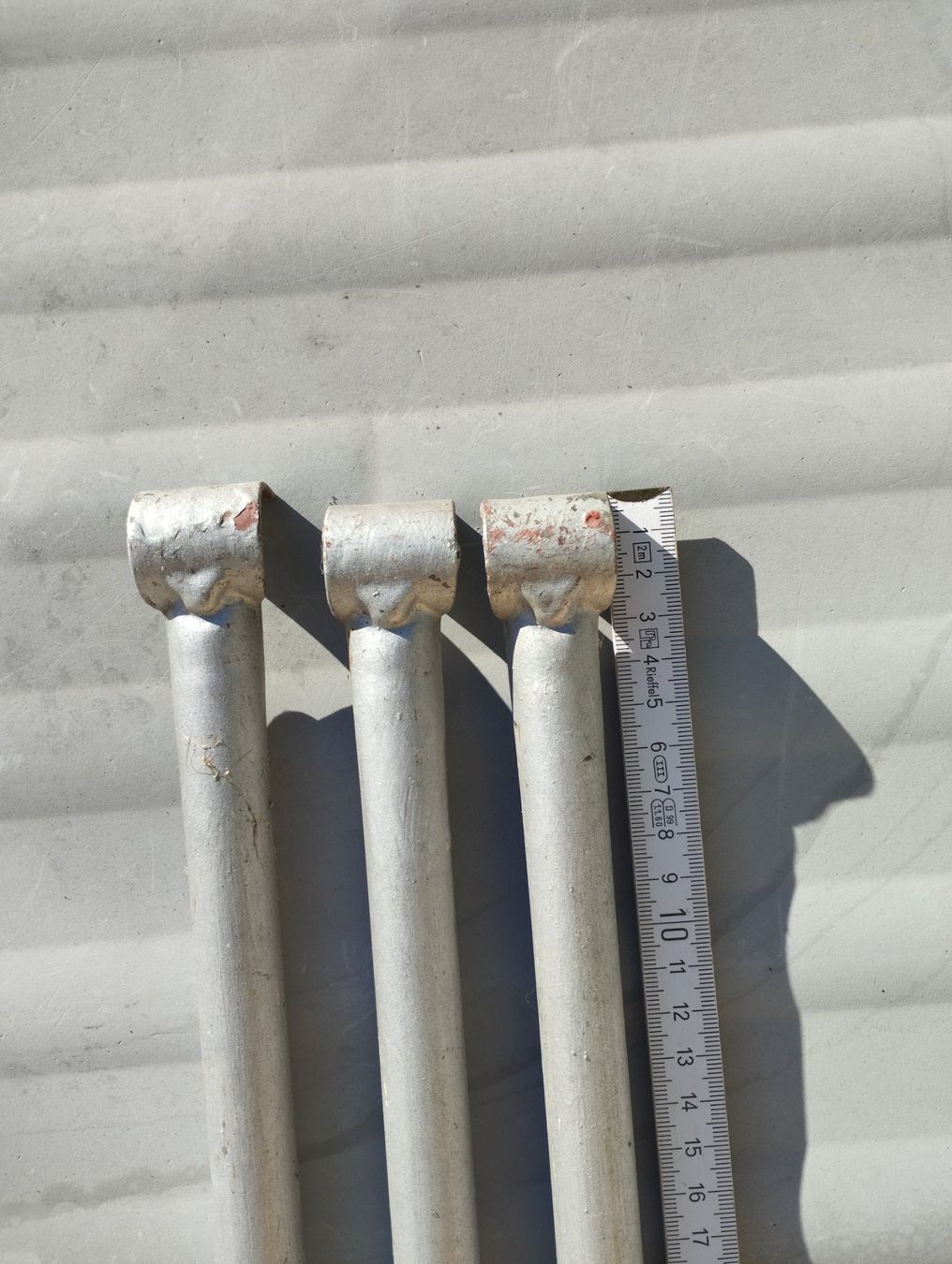 Supporti a parete: 3x Metallstangen / Gestängestreben – Usato da Ostermundigen venduto da Dinge1 1