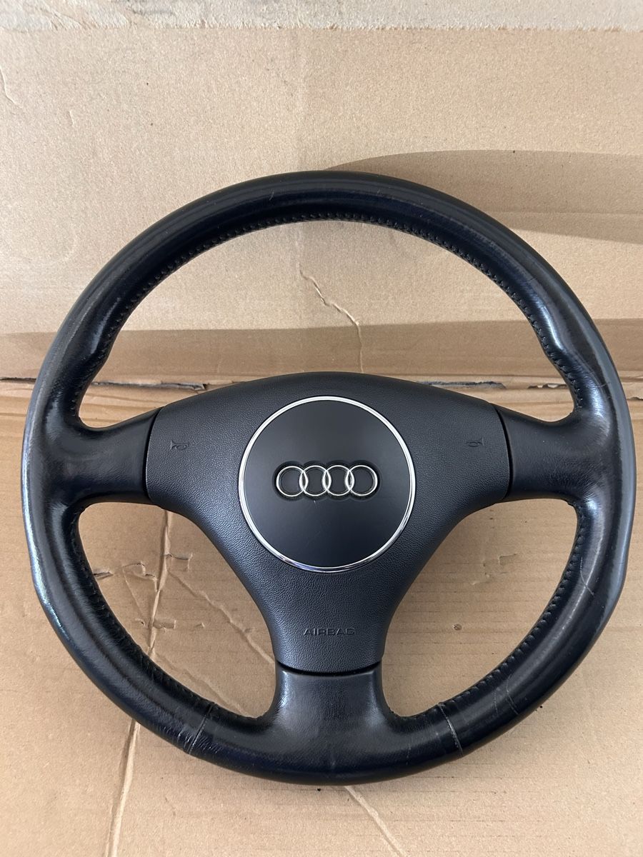 Audi Tutti pezzi di ricambio auto: Volant Audi  – Usato da Fribourg venduto da rs19