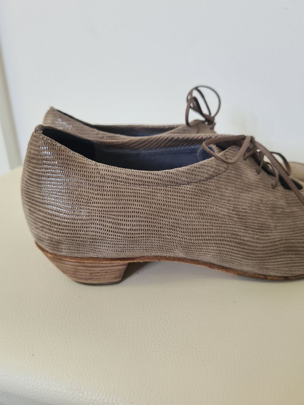 Scarpe da donna: Vabeene Vintage Schnürschuhe Gr. 40, Echtleder – Usato da Adligenswil venduto da FriedasWelt 2