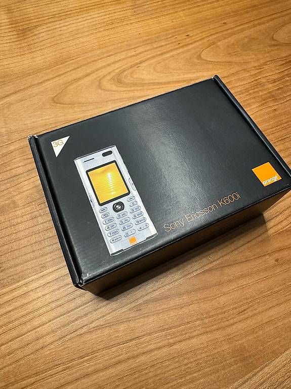 Ericsson Telefoni cellulari / Smartphones: Sony Ericsson K600i Aluminium Silver - originalverpackt – Nuovo e nell'imballaggio originale da Neftenbach venduto da Bambam3 3