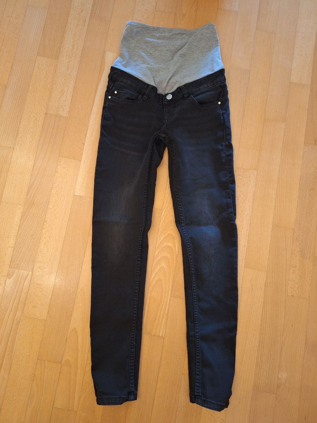 Pantaloni: schwarze Umstandshose in Gr. 36 – Usato da Oberrieden venduto da smarties949