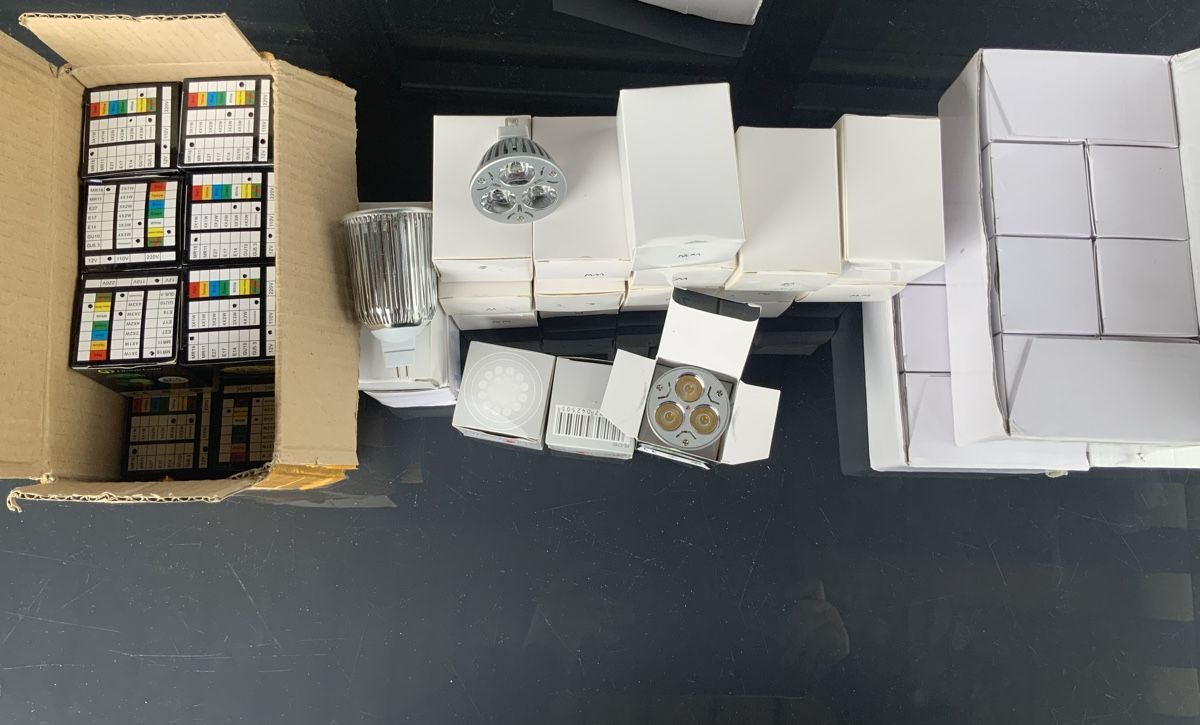 Lampade: LED Spot s – Nuovo (secondo la descrizione) da Root venduto da HeidyShop