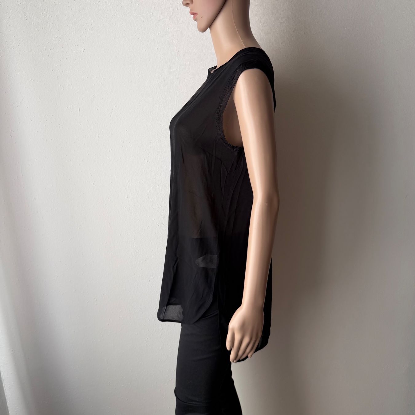 Tops: VINCE Top halbtransparent 🖤 – Gebraucht aus Zürich von ClosetQueen 4