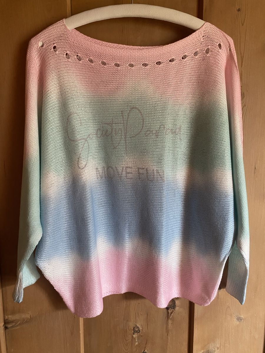 Pullover & Sweatshirts: Leichter Pullover Größe L mit Fledermausärmeln – Gebraucht aus Scuol von frosch85