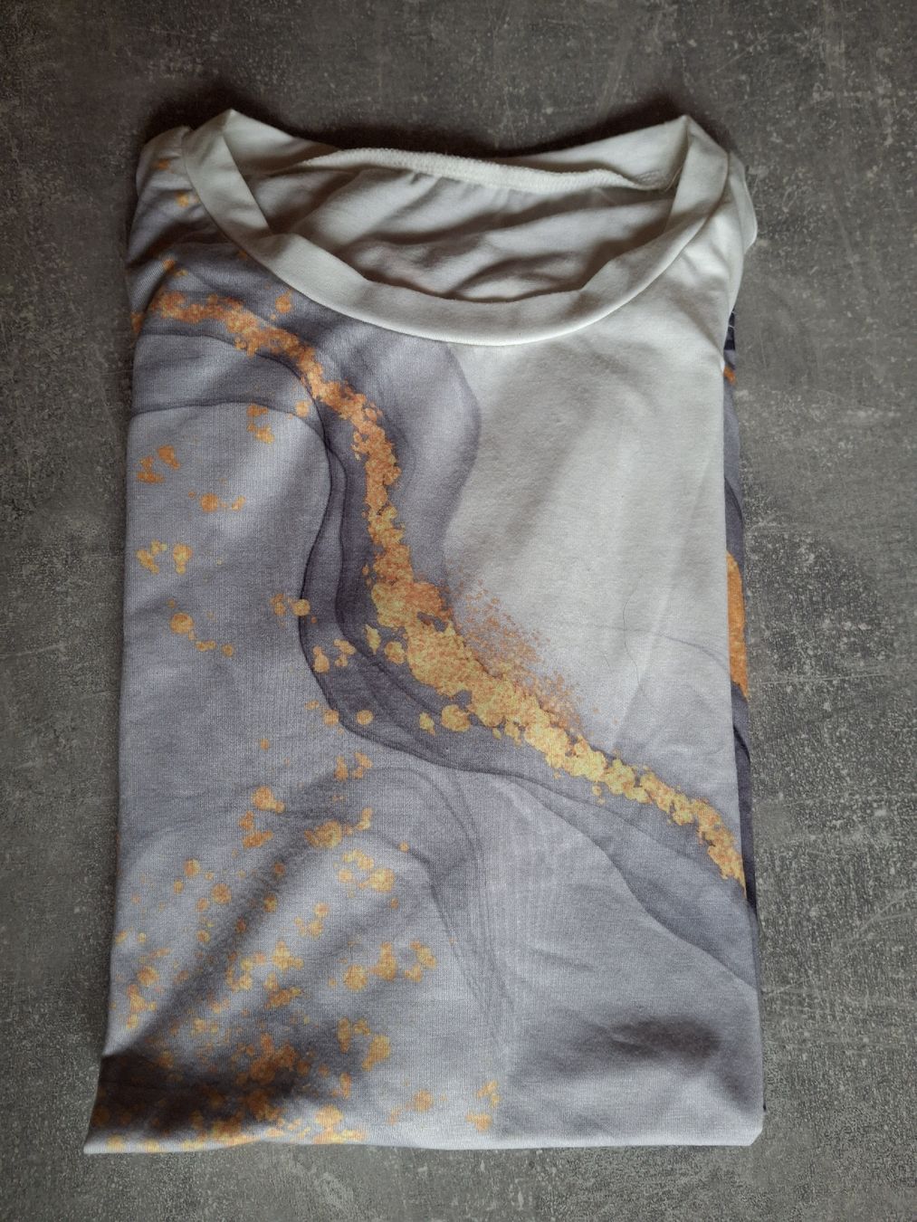 T-Shirts: T-shirt taille M imprimé abstrait – Gebraucht aus Villiers von san_jn5w 6