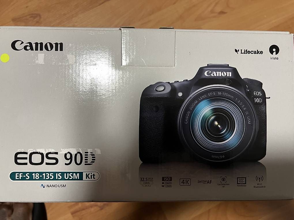 Fotocamera: Canon EOS 90D  + EF-S 18-135mm IS USM  – Usato da Niederglatt ZH venduto da odman 1