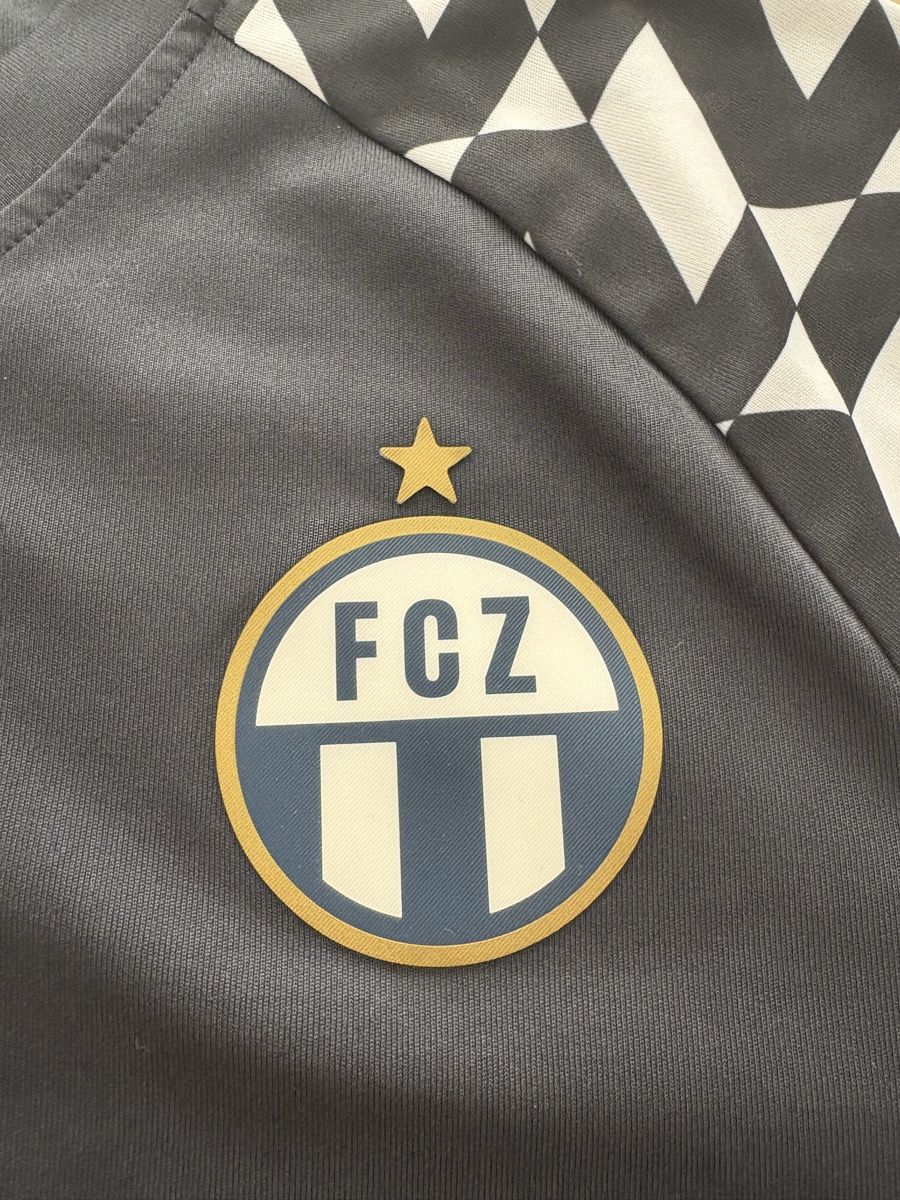 Leibchen & Hosen: Fc Zürich Trikot 24/25 – Gebraucht aus Domat/Ems von tim_lq6b 1