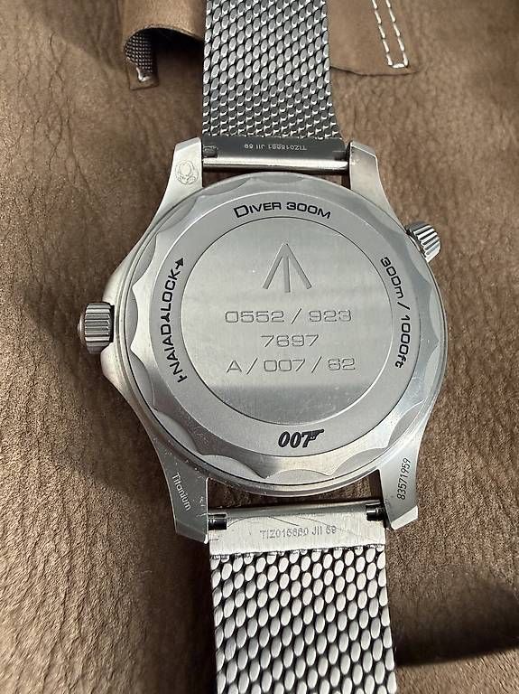 Omega Uhren: Omega Seamaster Diver 300 M 007 Edition – Gebraucht aus Zürich von timeio-swapwatch 6