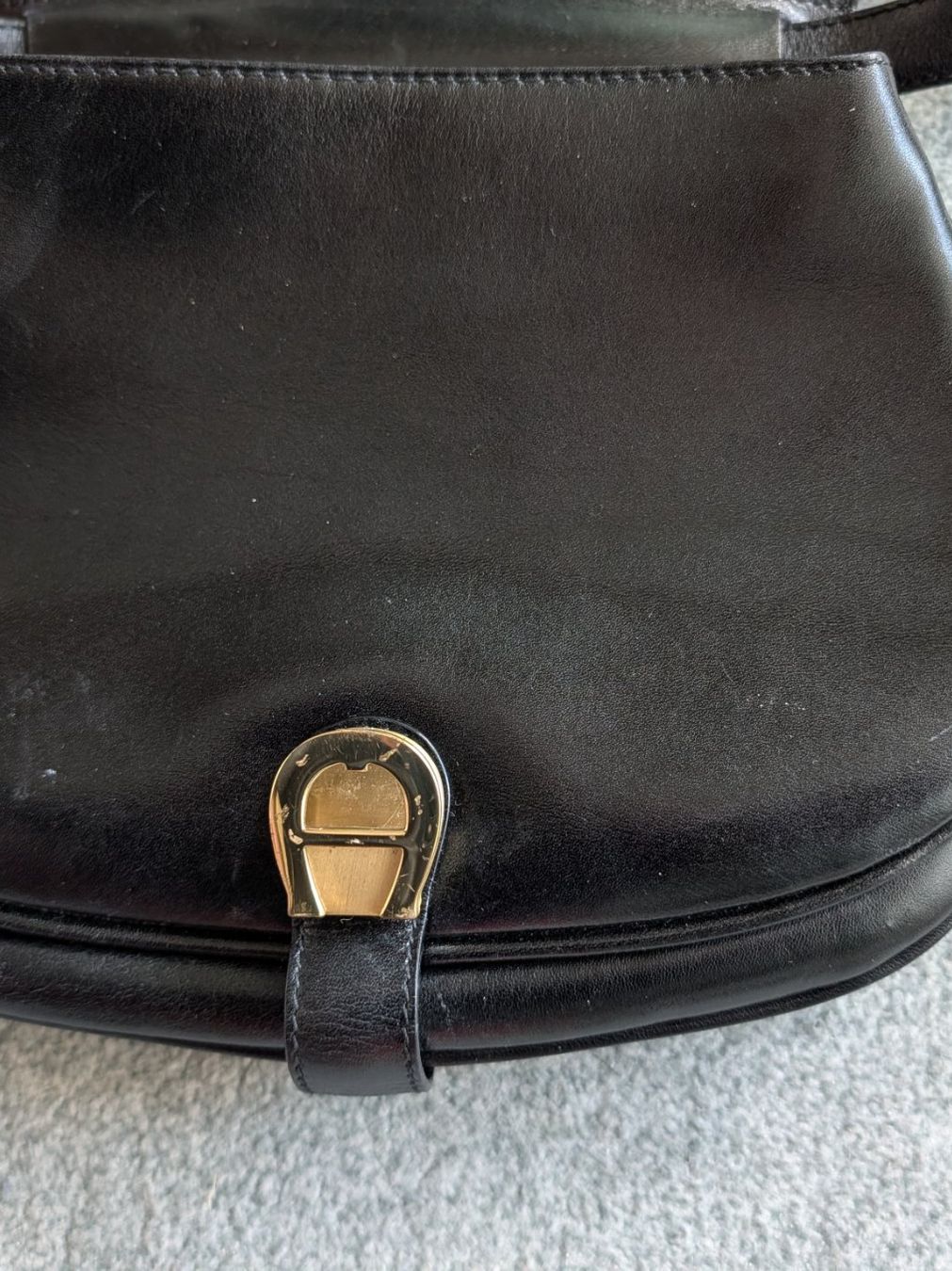 Aigner Borse da donna: Elegante schwarze Ledertasche AIGNER – Usato da Herisau venduto da apo_bxx7 2