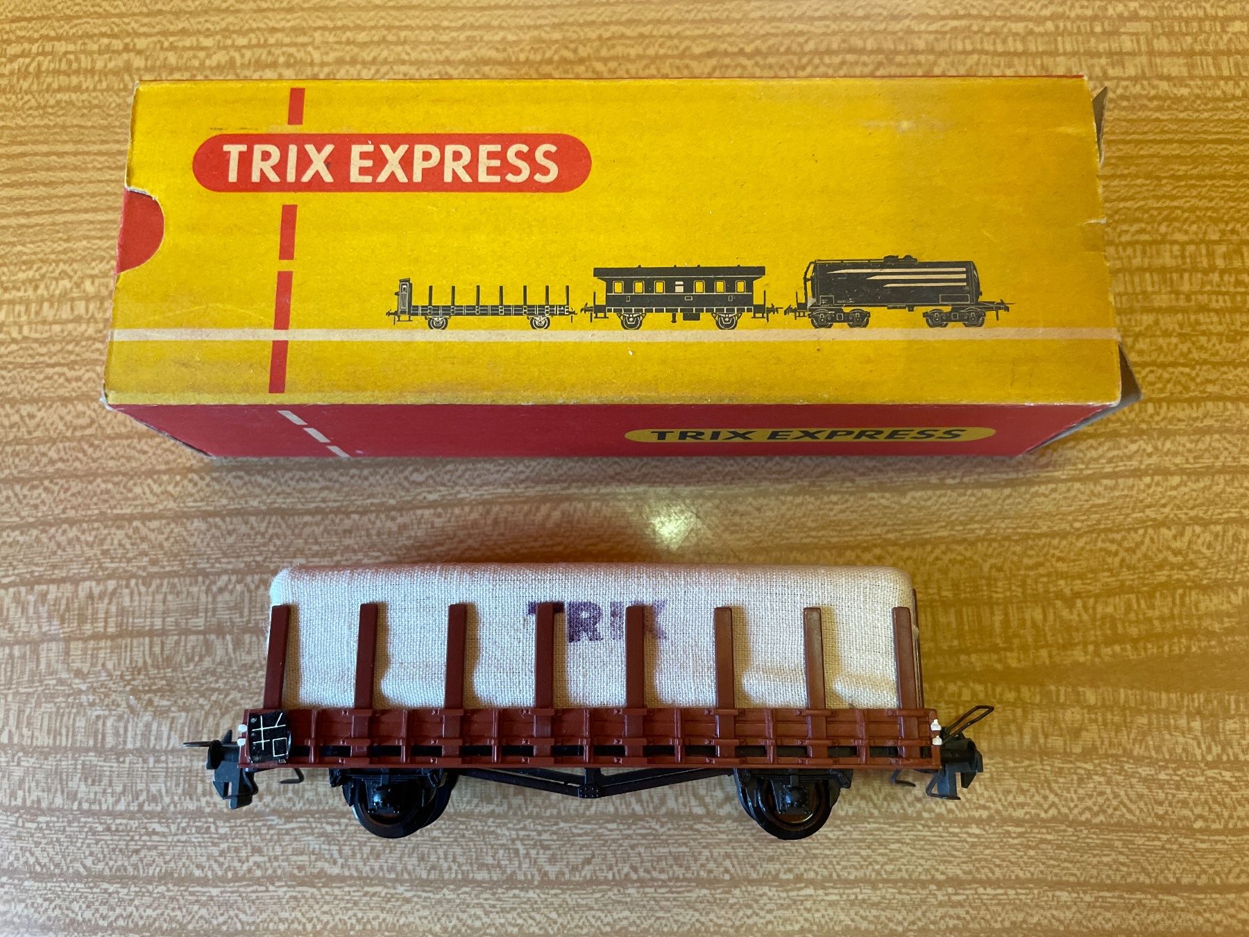 Trix Modelleisenbahnen: Trix Express H0 Güterwagen mit Plane – Gebraucht aus Suhr von Daneli7 4