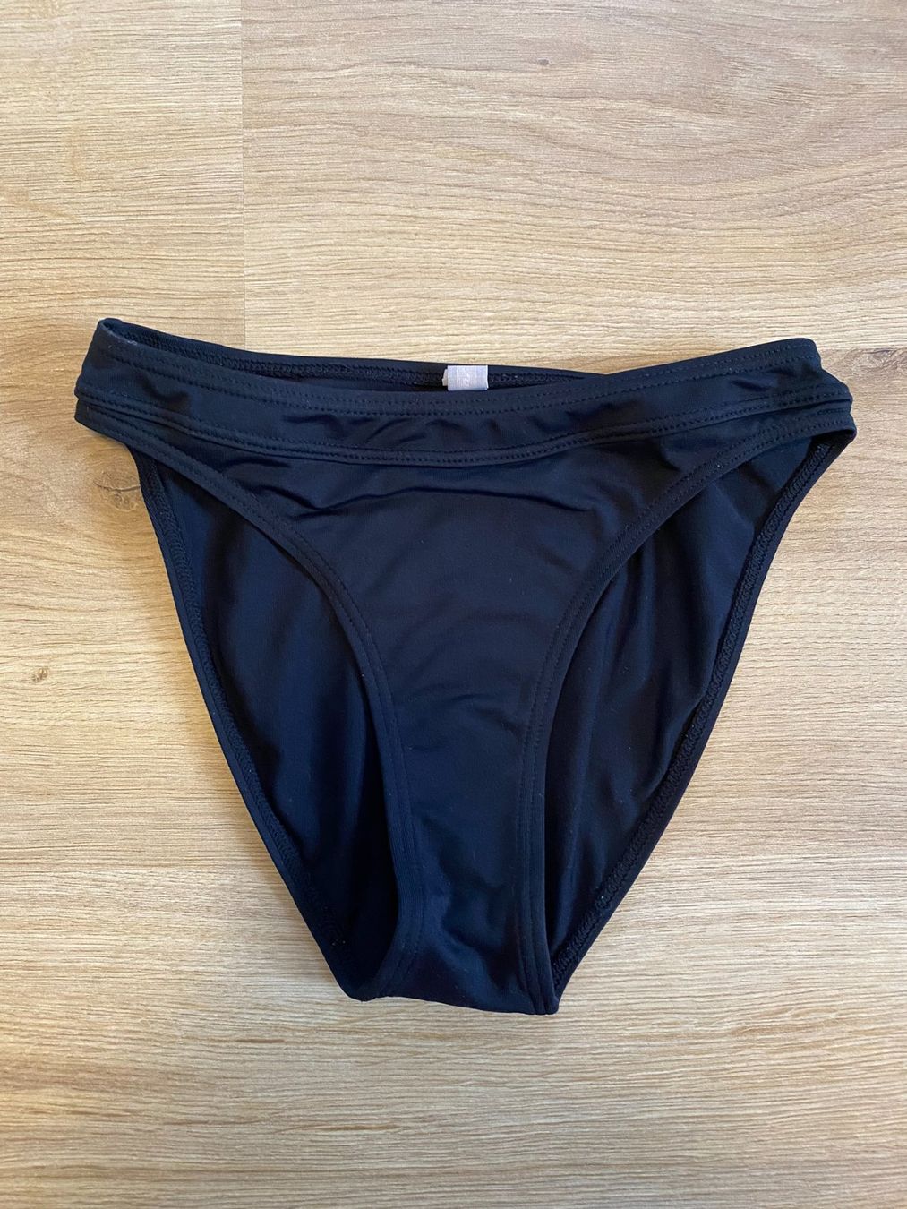 Costumi da bagno & Bikini: Bas de maillot de bain noir taille mi-haute – Usato da Delémont venduto da elena_neuhaus