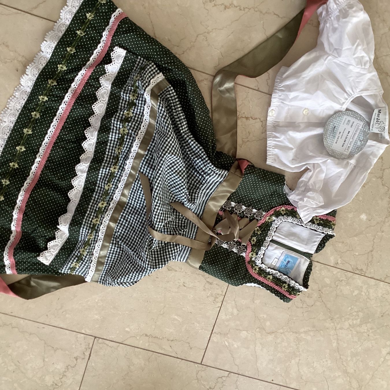 Vestiti & Gonne: Mario Dirndl inkl Bluse – Nuovo (secondo la descrizione) da Flüelen venduto da ne08