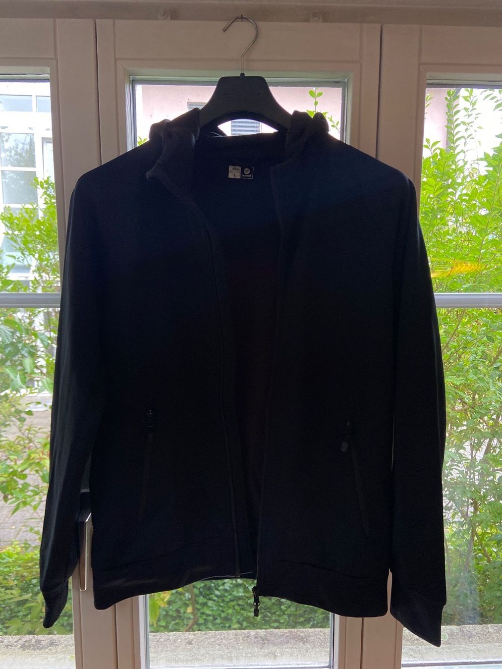 Hummel Jacken: Schwarze Jacke mit Kapuze von Hummel, Gr. L – Gebraucht aus Zürich von dedasiba 1