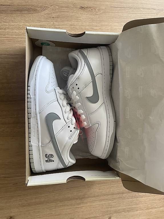 Scarpe da uomo: Supreme Nike SB dunk low – Nuovo e nell'imballaggio originale da Niederuzwil venduto da Ferdi_Fuchs 3
