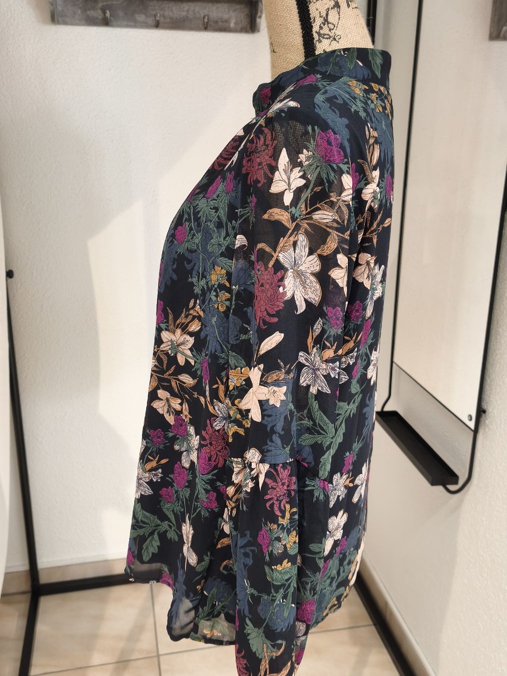 More & More Camicette: Bluse More & More Blumenmuster dunkelblau Grösse 40 – Nuovo (secondo la descrizione) da Emmetten venduto da SecondhandSiska 1