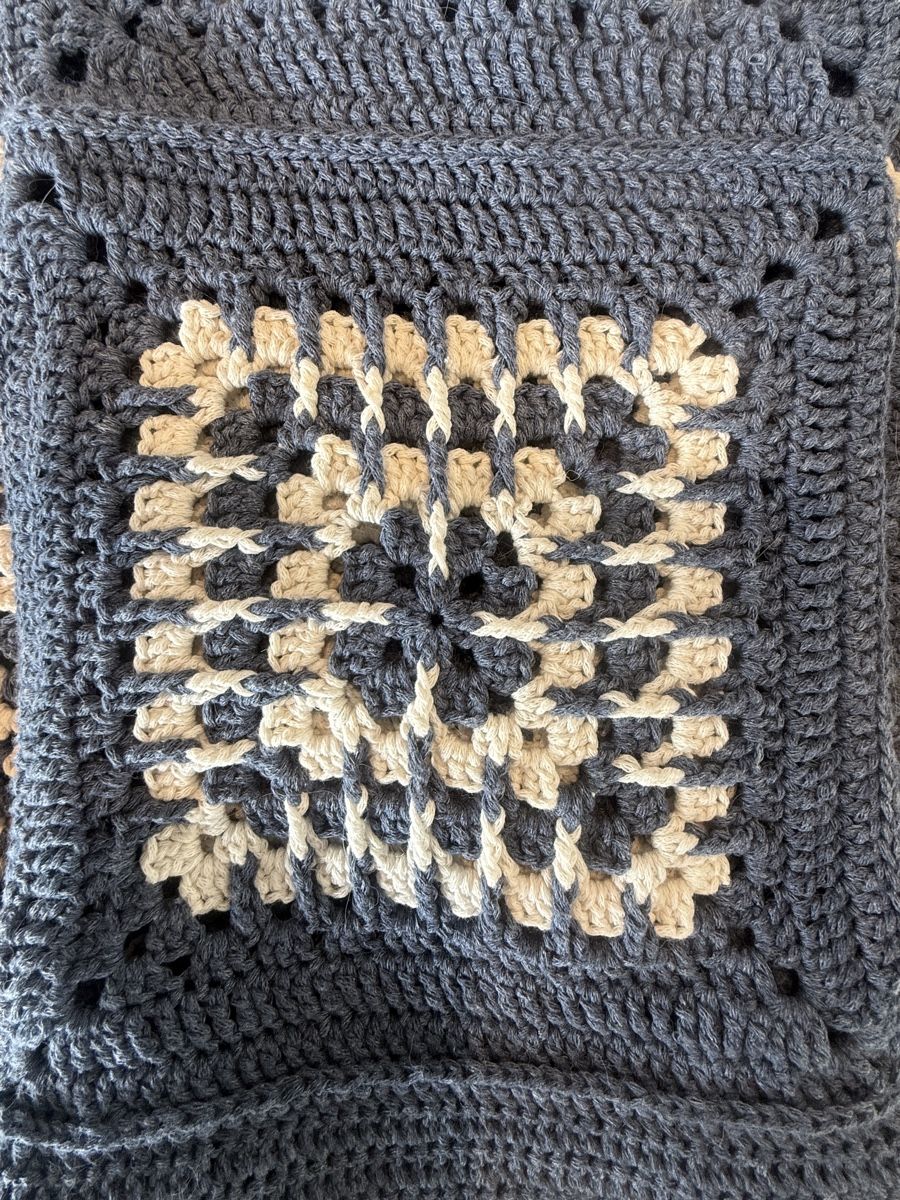 Giacche: Gehäkelte Granny Square Jacke, Cardigan – Nuovo (secondo la descrizione) da Adligenswil venduto da Esthee 4
