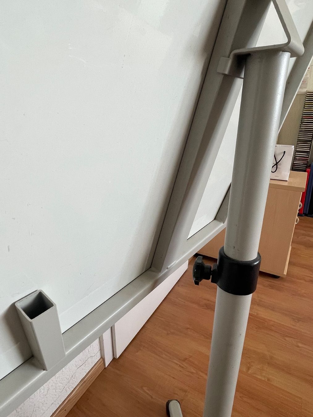 Cavalletti: Flipchart mit Papier – Usato da Lanzenneunforn venduto da dan_v6l7 3