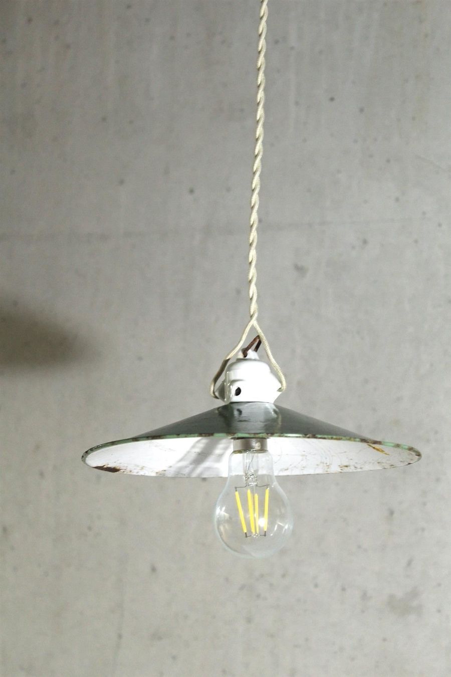 Kronleuchter & Deckenlampen: INDUSTRIEDESIGN - JUGENDSTIL - Lampe, Emaille, um 1910 – Gebraucht aus Bern von kultiges 5
