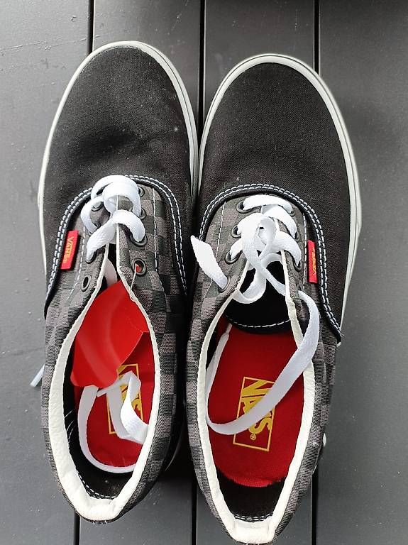 Herrenschuhe: Vans textile taille 36.5 – Gebraucht aus Monthey von ari_6vkp